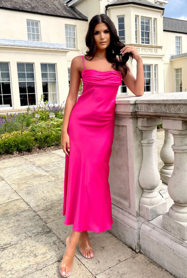 Slip Dress dengan Detail Lipit di Dada